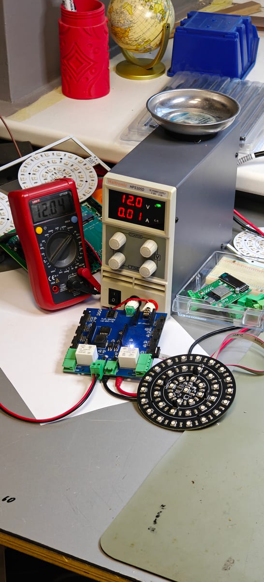 Electronics bench with power supply and LED rings